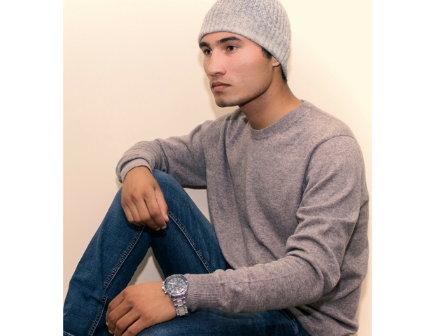 Man R-Neck With Beanie 